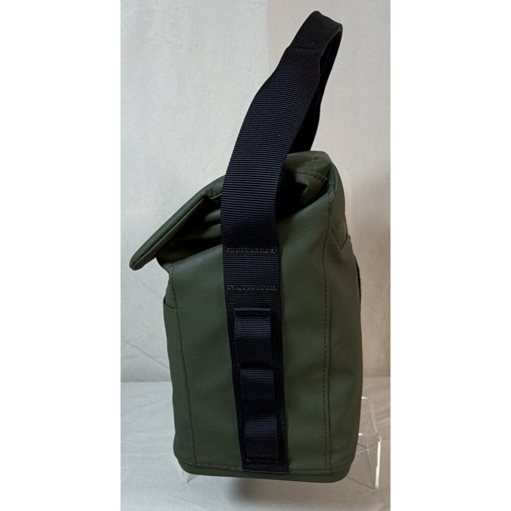 YETI Daytrip Soft-Sided Cooler Bag 6L - Picture 3 of 15